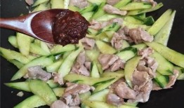 娱乐吃瓜酱夏天情侣,娱乐吃瓜酱带你揭秘夏天情侣的浪漫瞬间