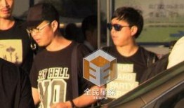 黄渤机场爆料视频播放,揭秘明星幕后趣事