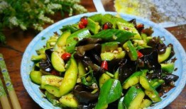 男子免费给送瓜吃的视频,男子免费送瓜引众人围观，爱心传递暖人心