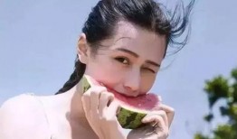 吃瓜女网红图片背景墙壁,背景墙壁背后的故事